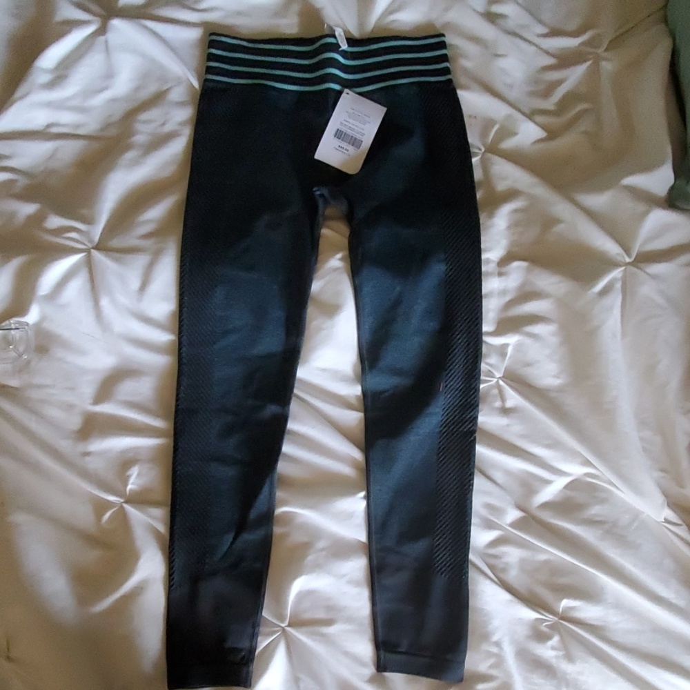 NWT Fabletics Janie Seamless legging